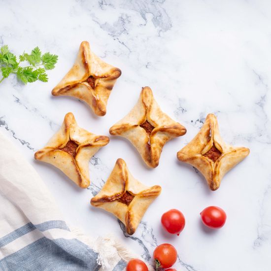 Lebanese spiced mince & tomato pide (lahm bi ajeen)