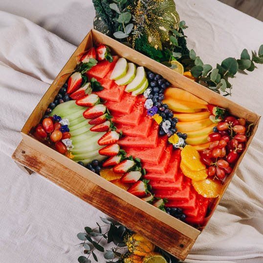 Seasonal fresh fruit box Large