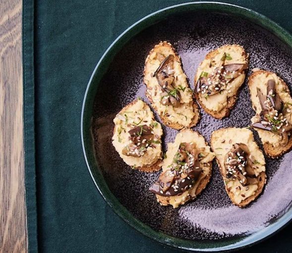 Canapé vegetarian - Eggplant & Almond Hummus On Crouton
