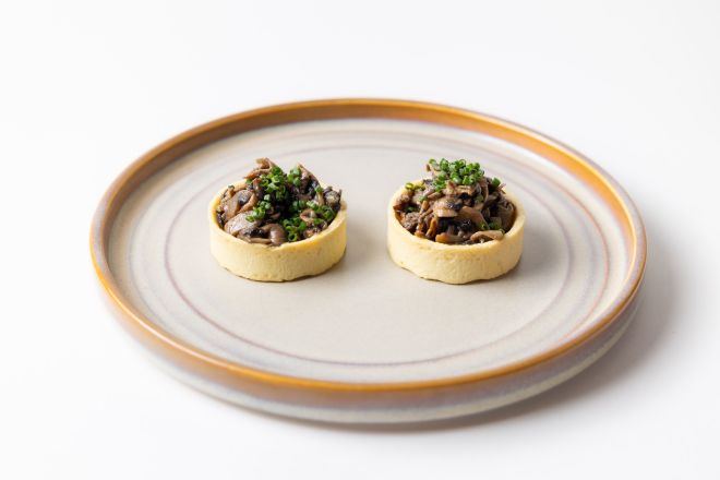 Wild Mushroom Tarlet with Mountain Pepper Sauce (2 pieces) (B)