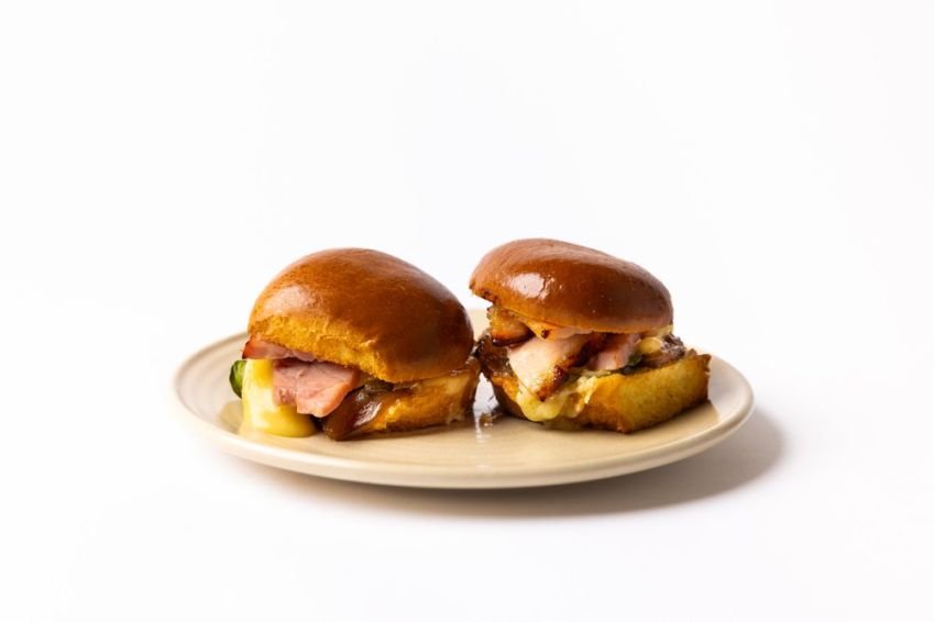 Christmas ham, brie and onion relish slider (2pc) 