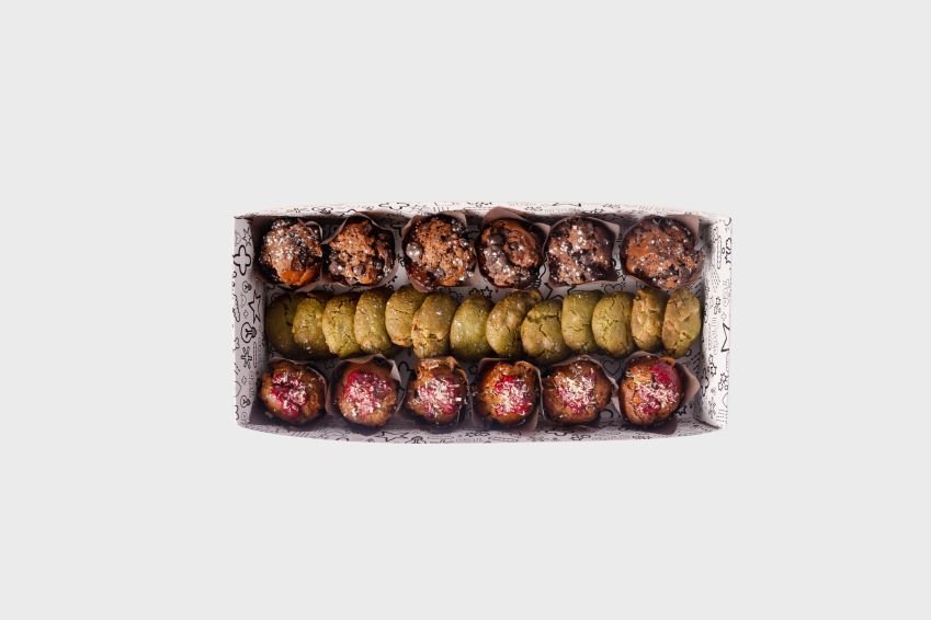 Mini Sweet Treat Box - Medium (26 pieces)