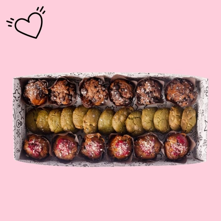 Mini Sweet Treat Box - Medium (26 pieces)