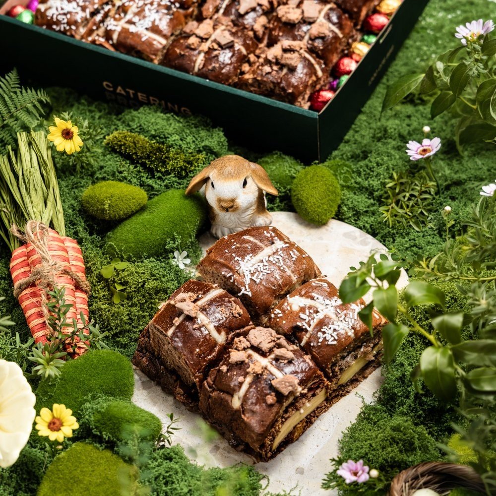 Vanilla & Chocolate Loaded Hot Cross Bun Platter 