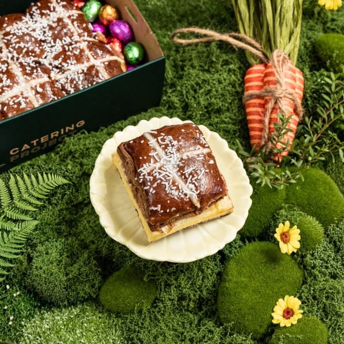 Vanilla Loaded Hot Cross Bun Platter 