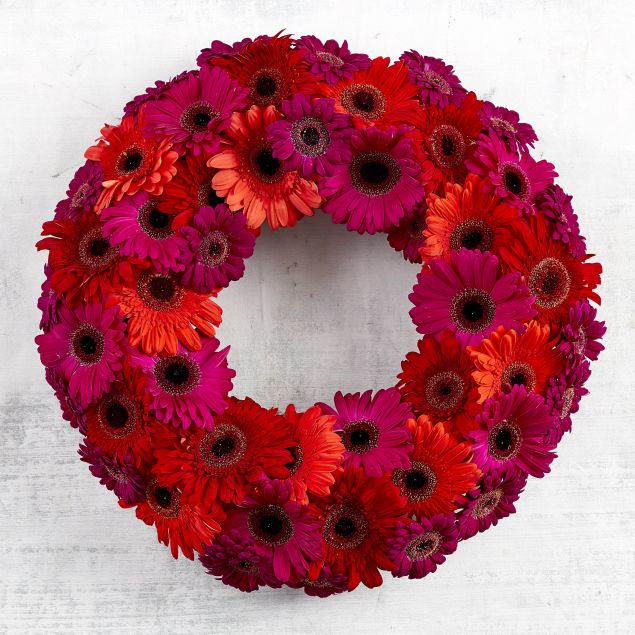 D10-Wreath Gerbera (range $200-$420)