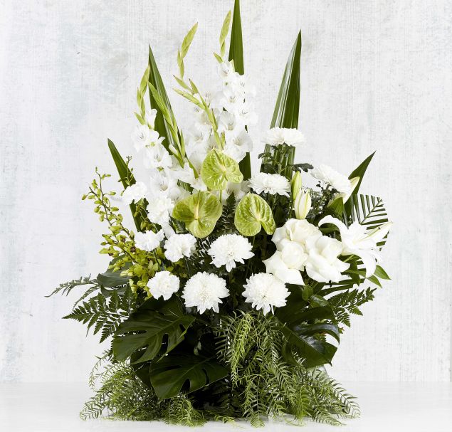 C07-Premium Chapel Vase White (range $300-$500)
