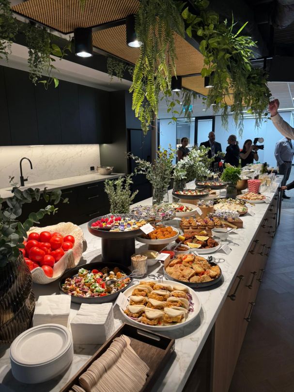 PM Buffet Equipment Hire - Setup + Standard Styling Package (1 x Staff )