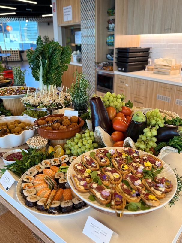 PM Buffet Equipment Hire - Setup + Standard Styling Package (1 x Staff )