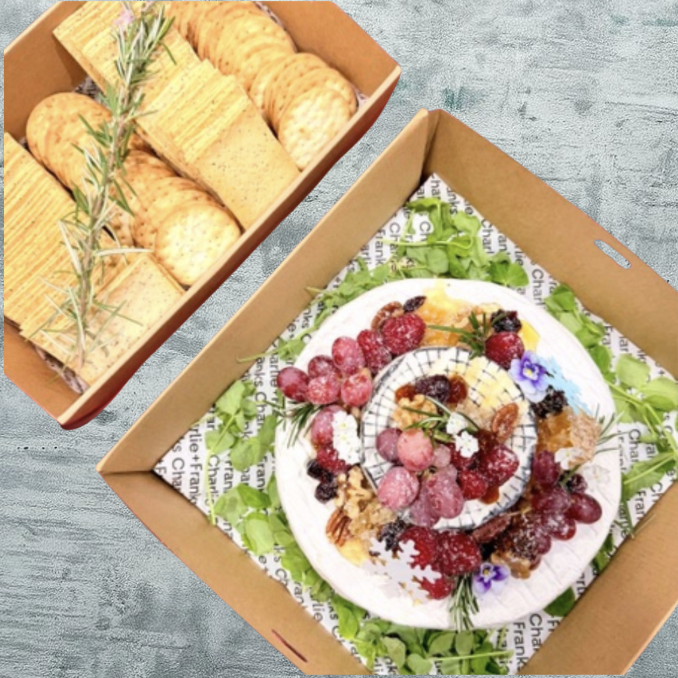 CHRISTMAS - Brie Cheese Celebration Wheel (Serves 8-12)