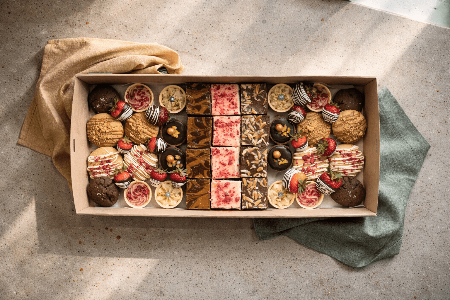 Large Sweet Box Feeds 15 - 20