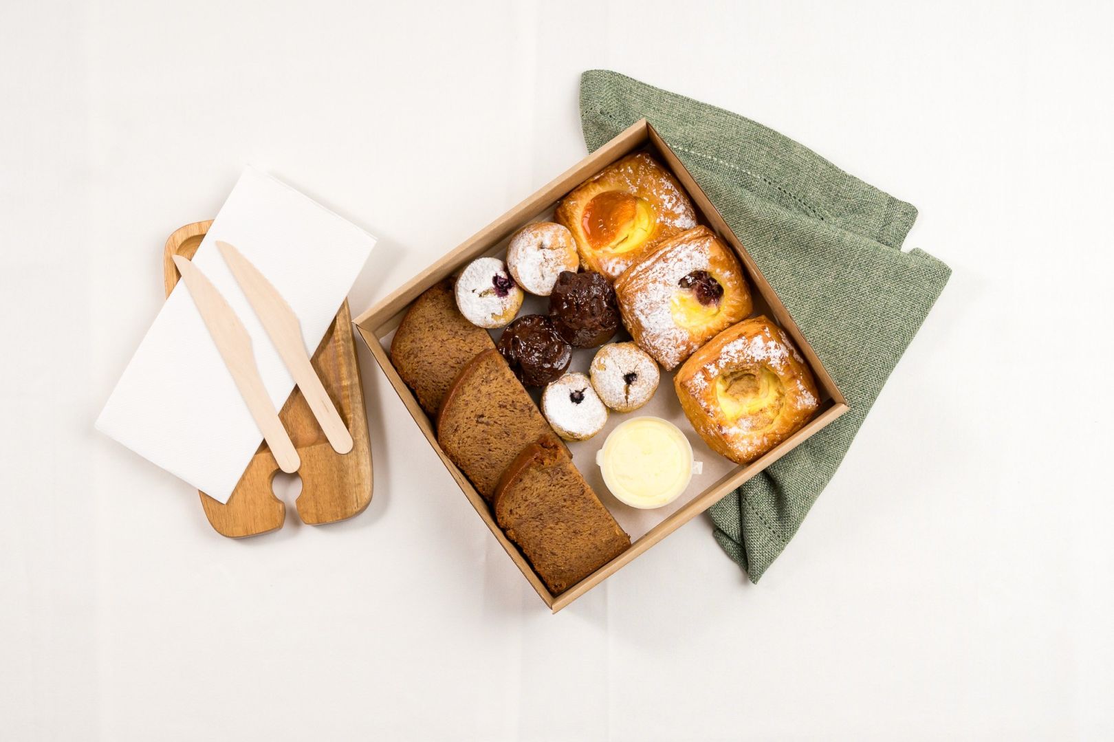 Shared Baked Classics Box / Feeds 8 - 10
