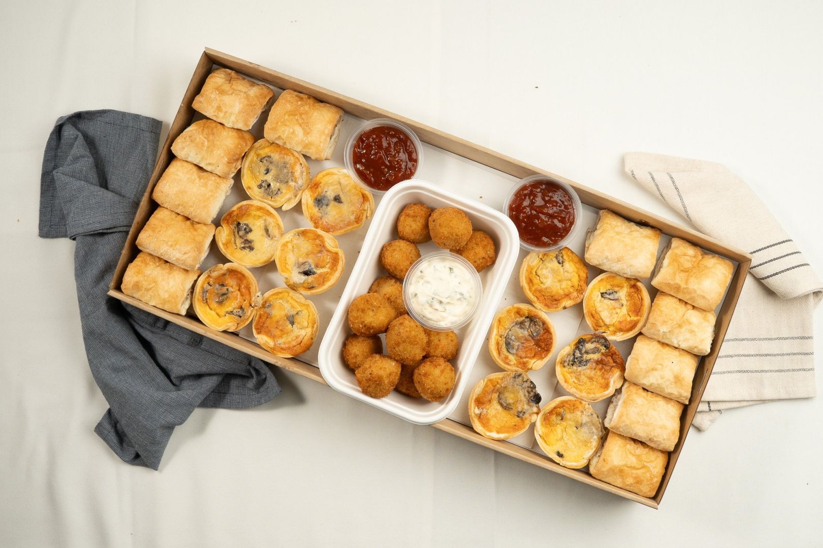 Shared Warm Savoury Box / Feeds 12 - 18