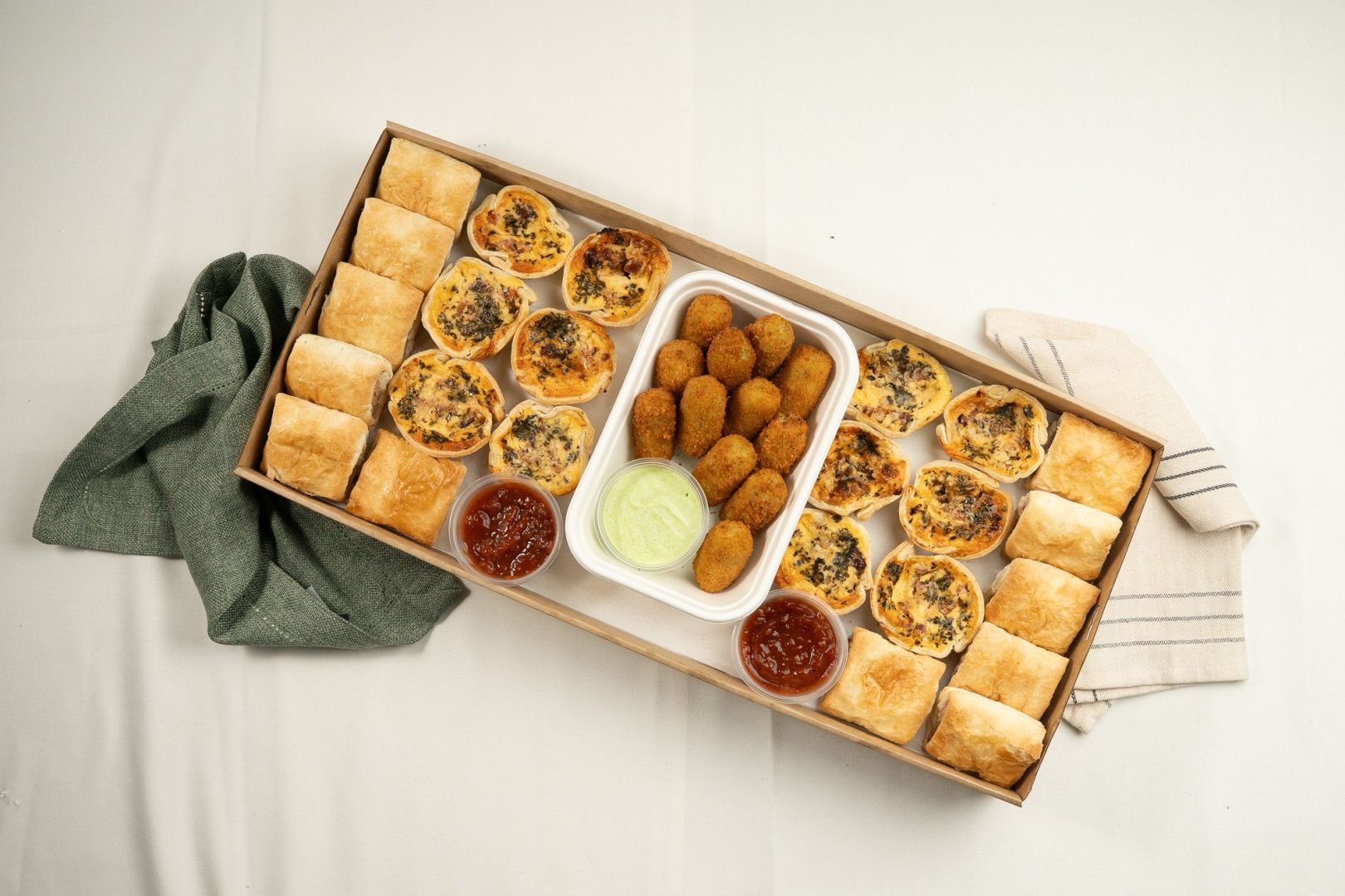 Shared Warm Savoury Box 2 / Feeds 12 - 18