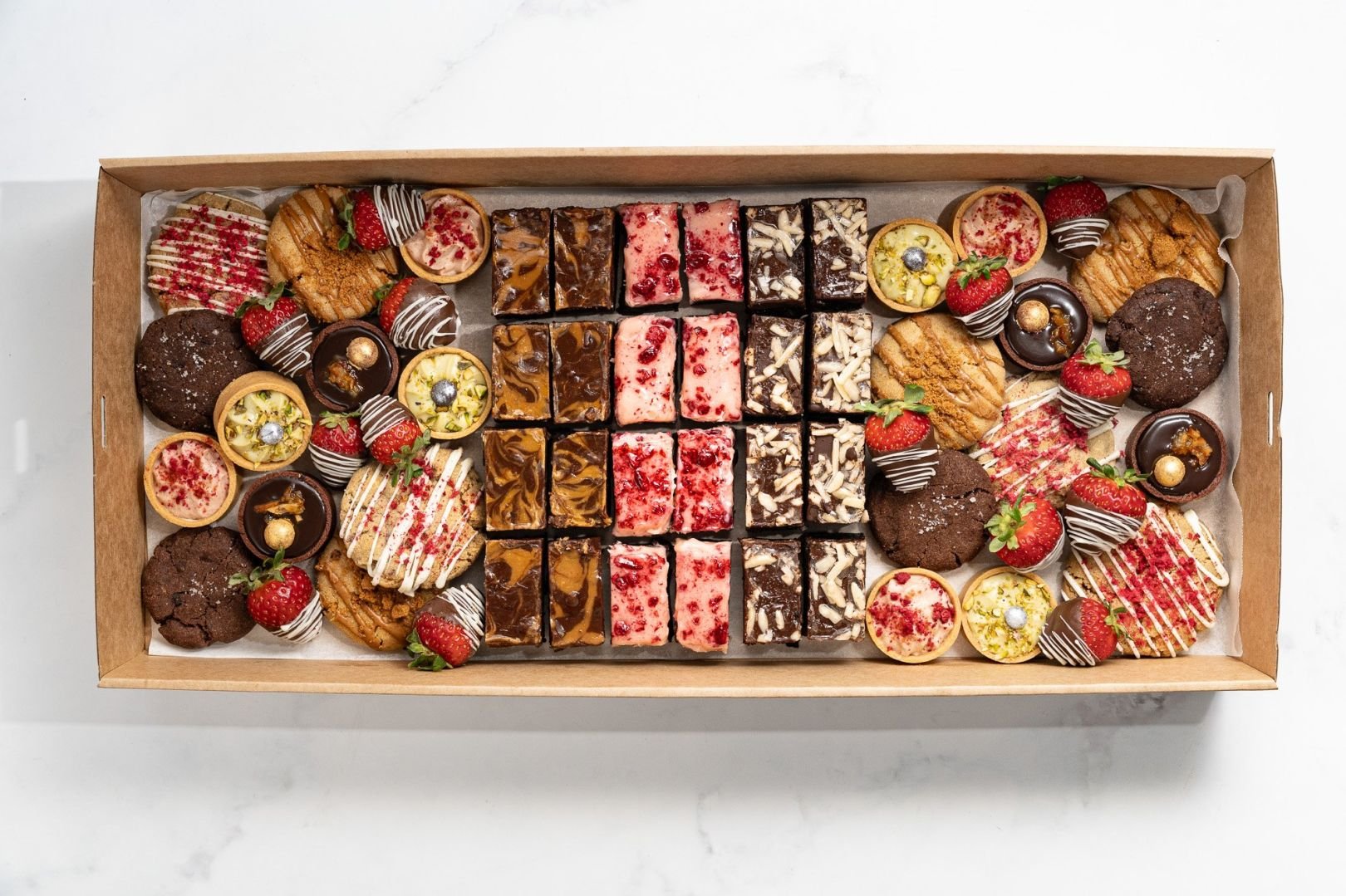 Signature Sweet Box / Feeds 18 - 25