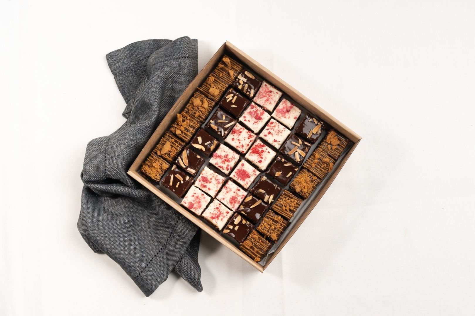 Shared Brownie Bite Box / Feeds 15 - 20