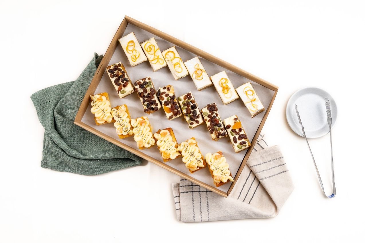 Tea Cake Box / Feeds 18 - 25