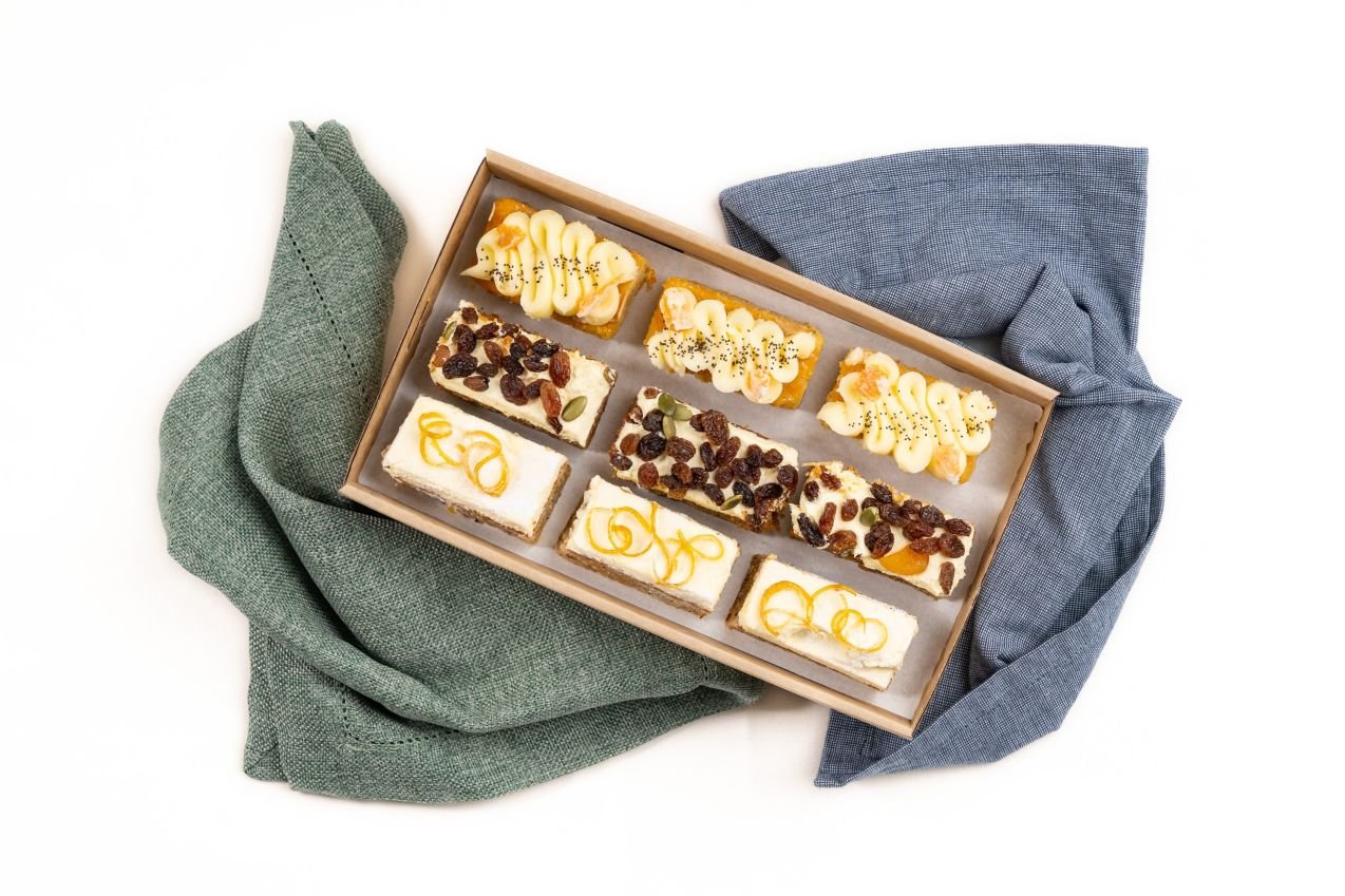 Tea Cake Box / Feeds 8 - 10