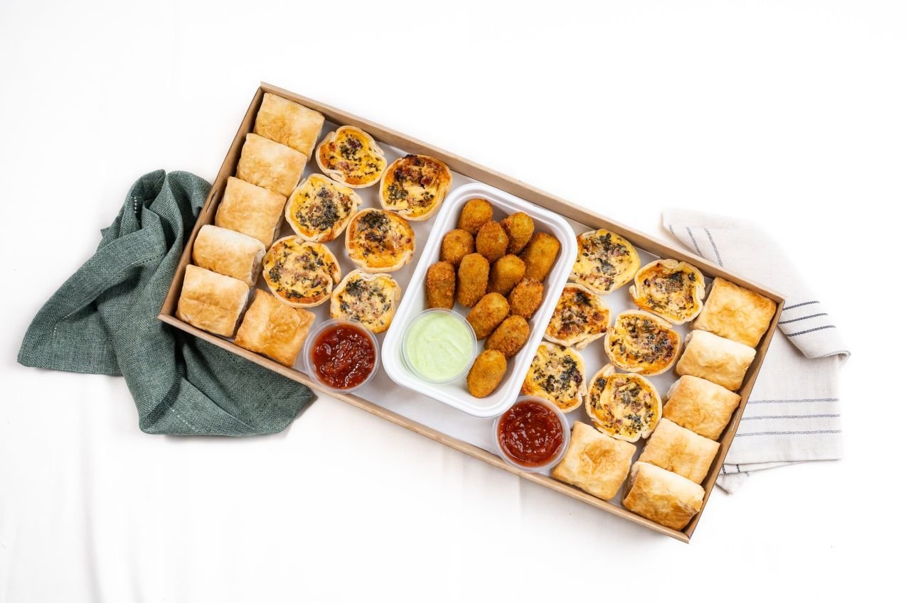 Shared Warm Savoury Box 2 / Feeds 12 - 18