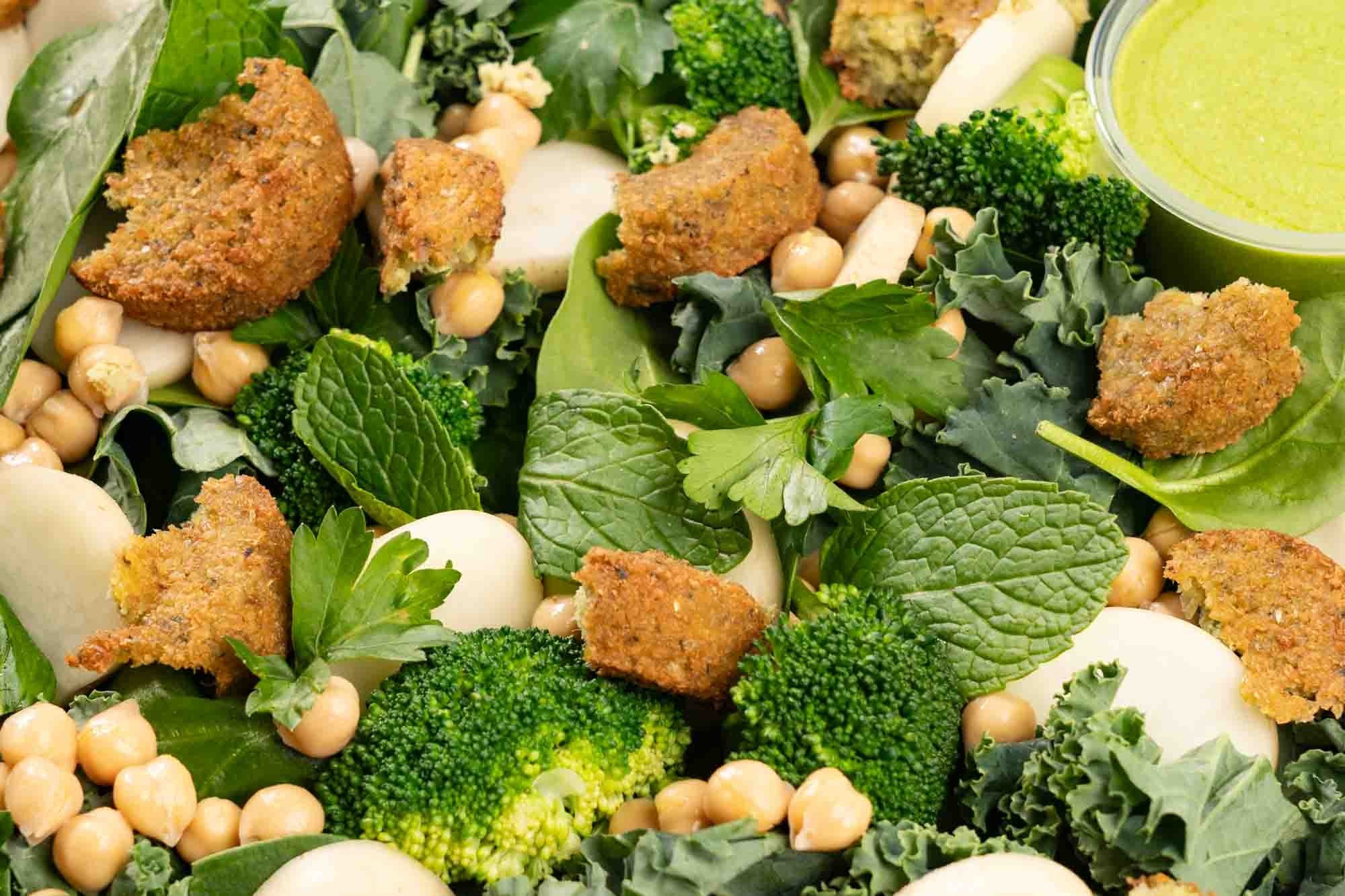 Green Goddess Salad Mini Cup, Smashed Falafel, Kale, Broccoli, Zucchini,Potato, Chickpeas, Baby Spinach, Creamy Green Goddess Yoghurt dressing, Parsley & Mint