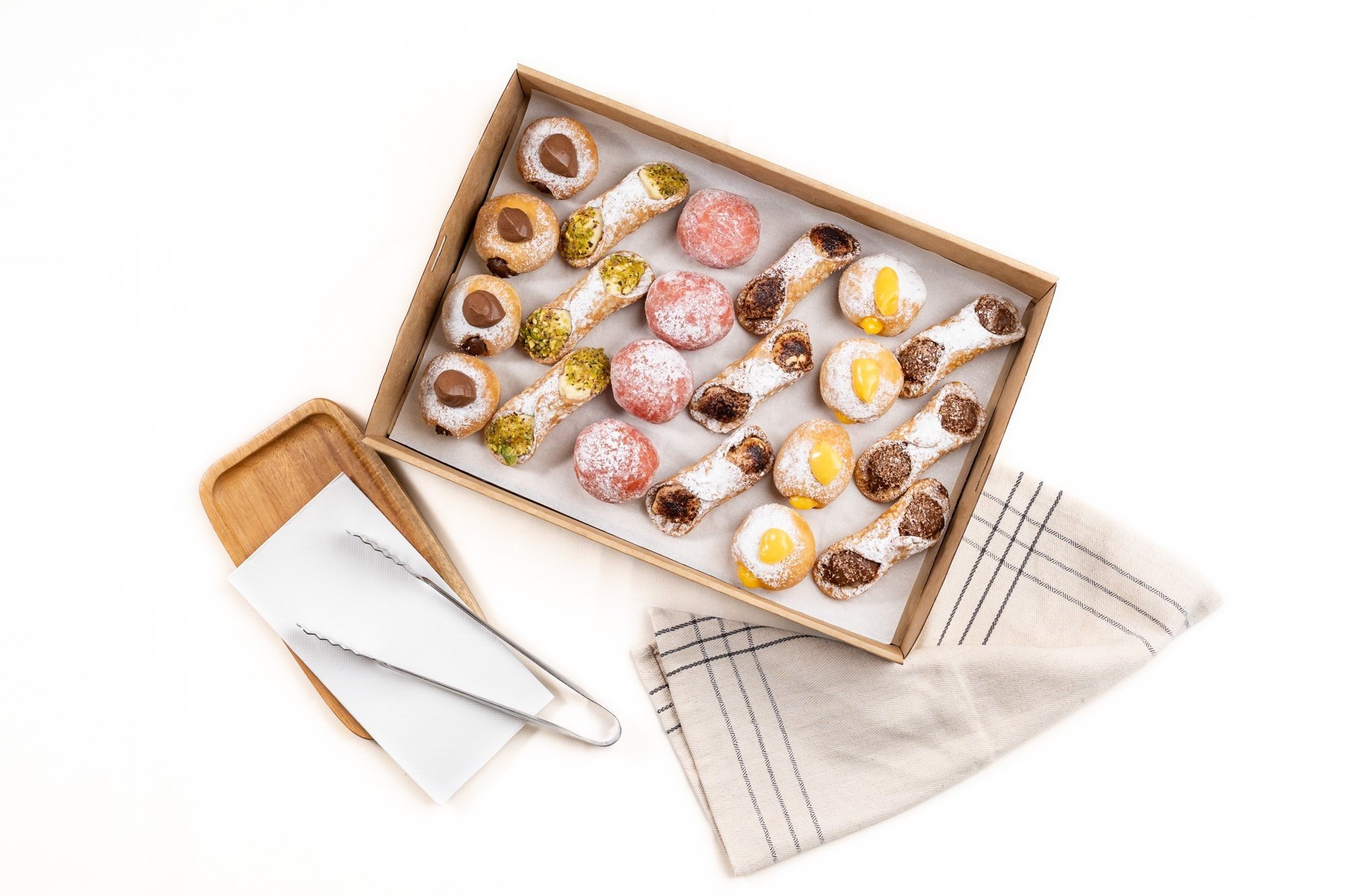 Italian Sweet Box / Feeds 8 - 12