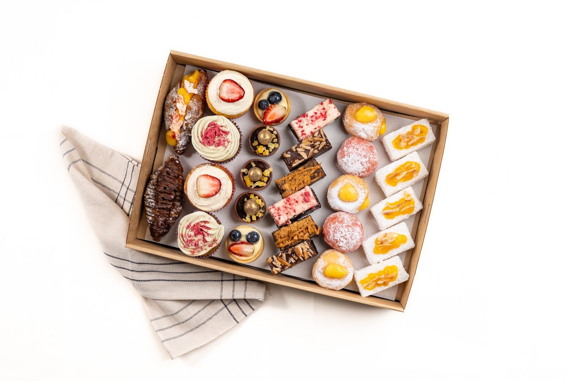Mixed Sweet Box / Feeds 10 - 14