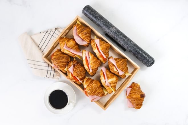 Mini ham, cheese and tomato croissant 
