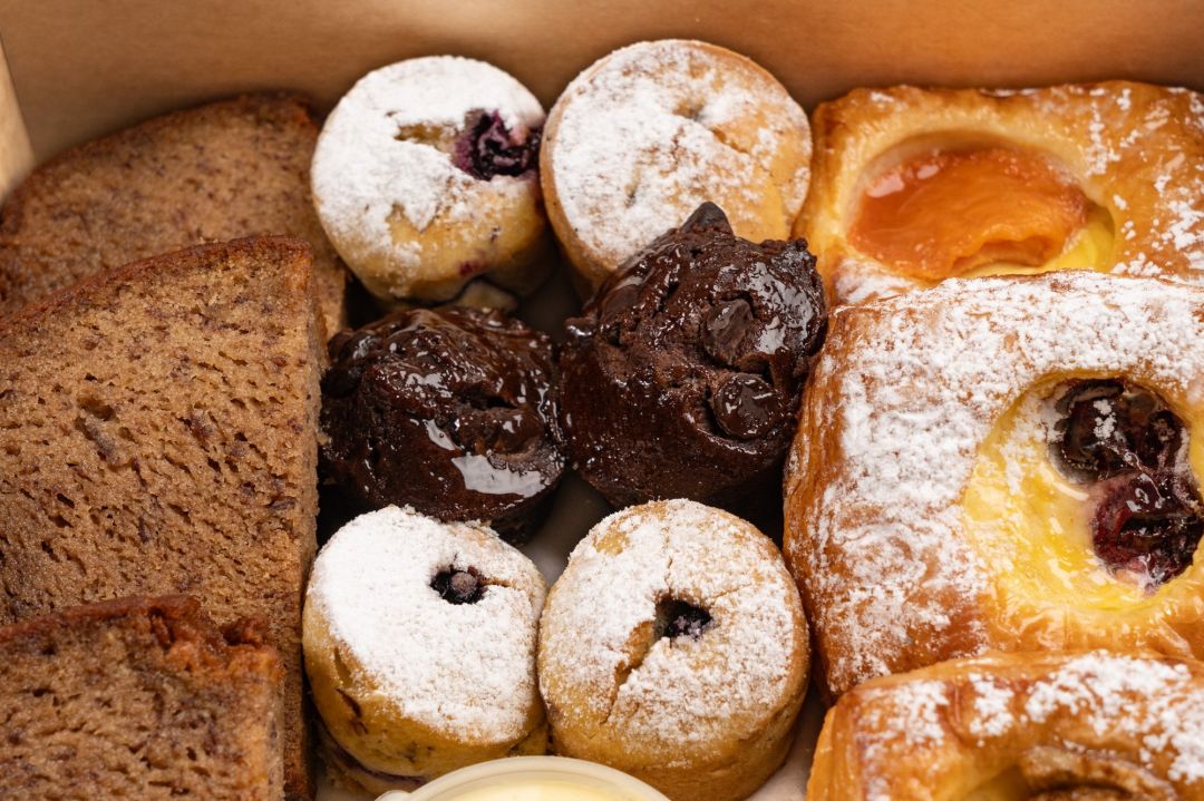 Shared Baked Classics Box / 18 Pieces