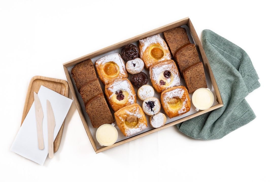 Shared Baked Classics Box / 18 Pieces