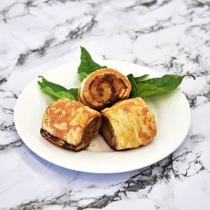 Chicken, Salt Bush, Tasmanian Pepperberry and Geraldton Wax Sausage Rolls
