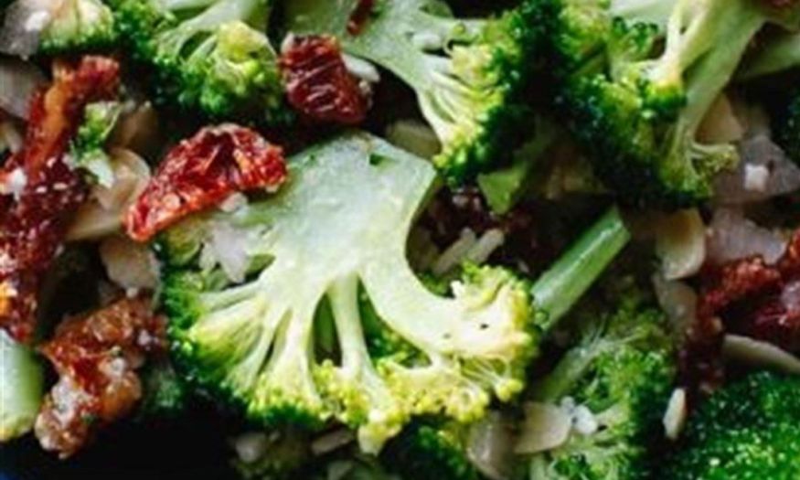 Broccoli Salad with Sundried Tomatoes and Almonds (v)