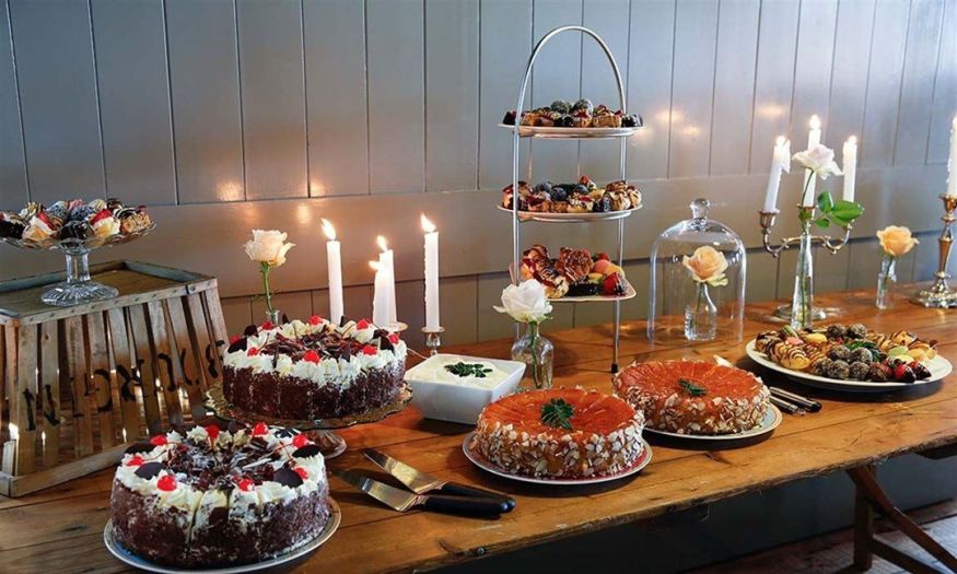 Kiwi Buffet with Dessert