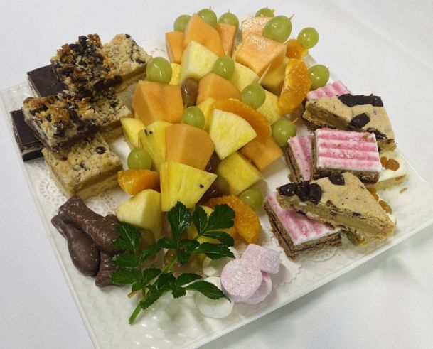 Fruit Kebab & Slice Platter (V)