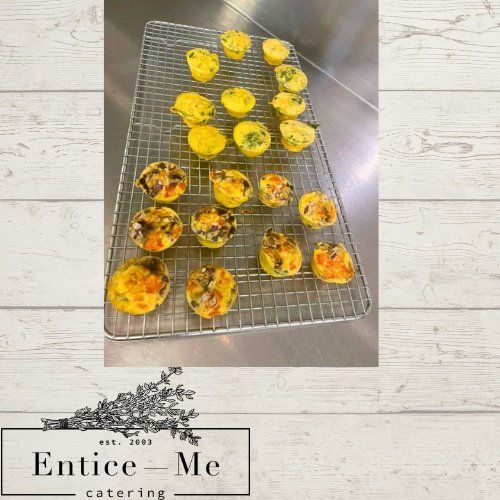 Mini savoury muffins (2) served w butter 
