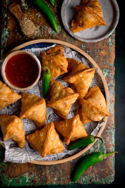 Vegetable Samosa Box (28 Pieces Box)