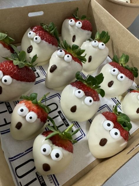 Ghost Themed White Chocolate Coated Strawberries