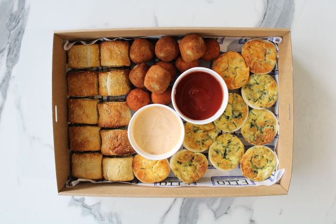 Hot Finger Food Grazing Box (30 pieces)
