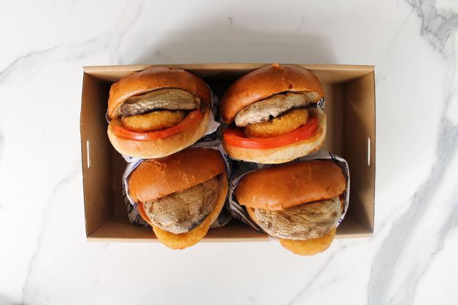 Vegan Breakfast Roll Hashbrown, Mushroom Tomato & Sweet Chilli Sauce