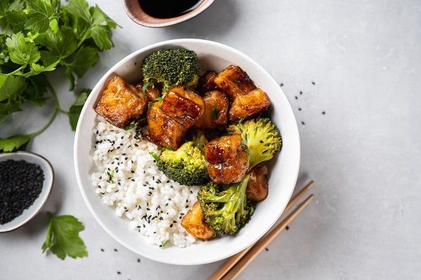 Marinated tofu with vegetables and rice