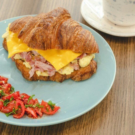 BREAKFAST CROISSANT MEDIUM - Choose your filling 