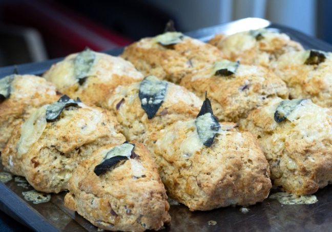 BREAKFAST SAVOURY SCONE - Caramelized onion, cheddar cheese & fresh herbs (V)