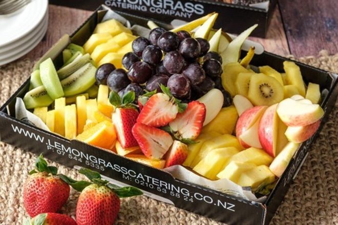 FRESH FRUIT PLATTER - SEASONAL SLICED FRUIT