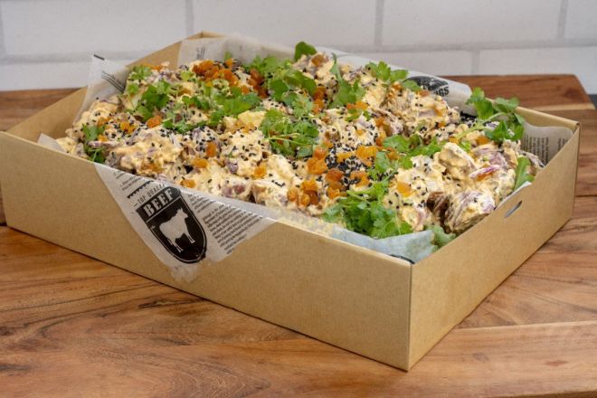 SUNDAY SPORT DINNER PACK (Serves 20-28 people) Macaroni Cheese with diced Ham & Vegetables, Classic Gourmet Potato Salad, Fresh buns with butter 