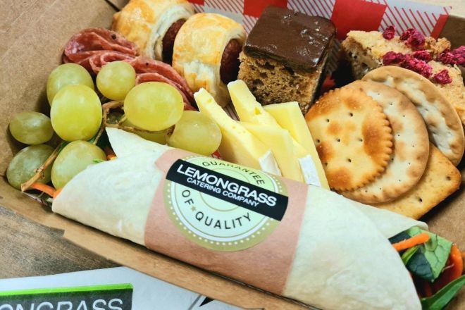 SWEET AND SAVOURY PICNIC BOX 