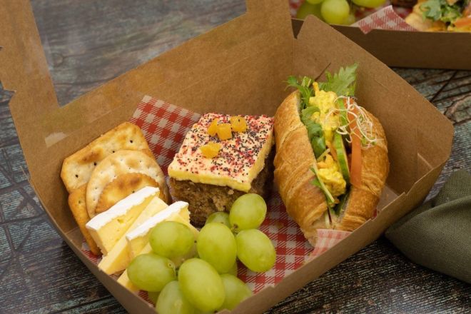 THE TEA TIME PICNIC BOX