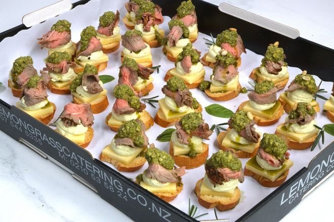 SEARED BEEF & CREAMY HORESRADISH CROSTINI Canape Platter - 20 - with cheddar cheese square & topped with basil pesto 