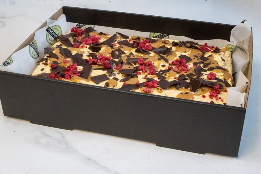 CHOCOLATE AND CARAMEL CAKE SLAB - 25 x 30 cm -  Chocolate cake topped with caramel buttercream icing & drizzled with salted caramel swirls. Served whole