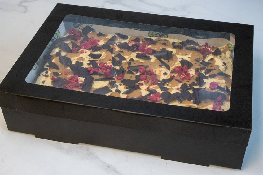 CHOCOLATE AND CARAMEL CAKE SLAB - 25 x 30 cm -  Chocolate cake topped with caramel buttercream icing & drizzled with salted caramel swirls. Served whole