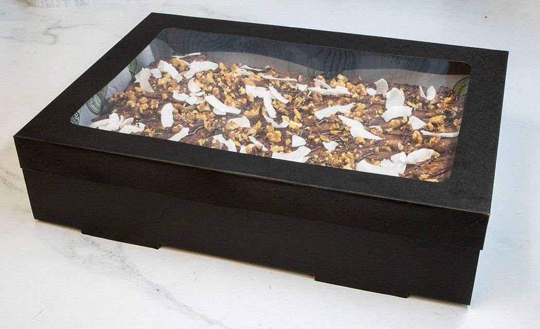 BANANA CAKE SLAB - 25 x 30 cm - Classic banana cake topped with a rich chocolate icing, chopped nuts & coconut shards. Served whole