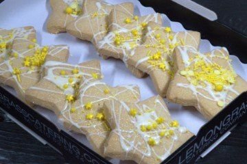 POHUTAKAWA SHORTBREAD STAR - made from real NZ butter, drizzled with white chocolate and gold sugar stars - Matariki 